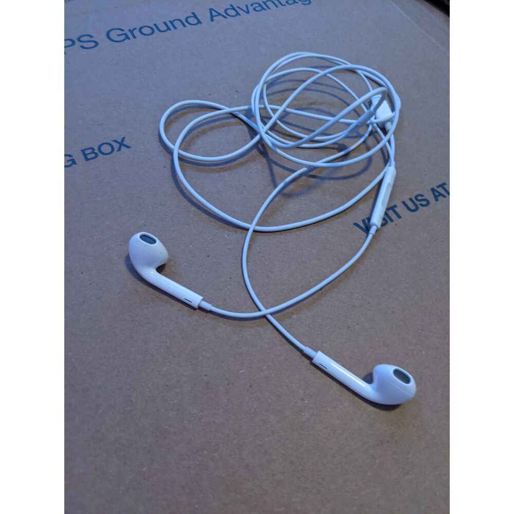 Apple EarPods Wired Headphones Lightning Connector White Mic Volume Control